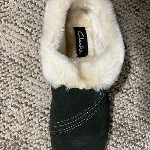 Clarks indoor/outdoor slippers ladies 10. NEW